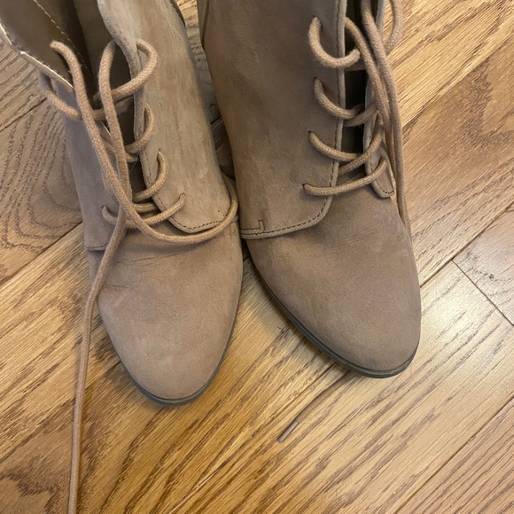 NWOT Steve Madden tan booties - Picture 3 of 5